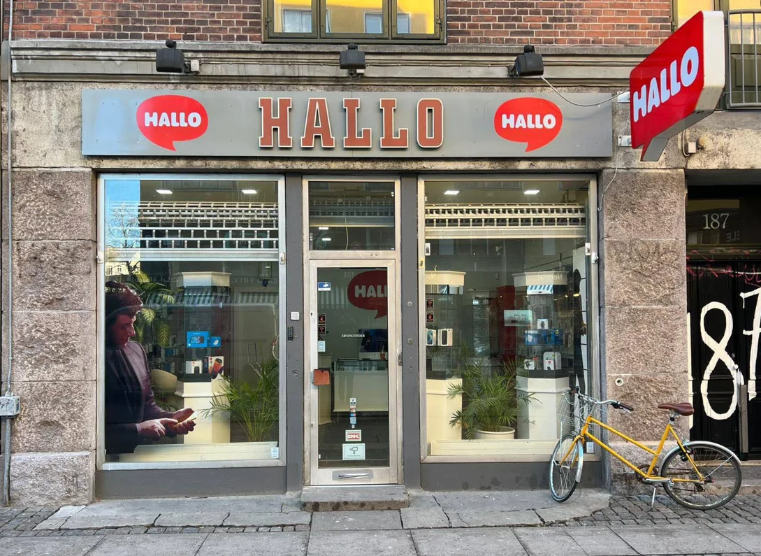 HALLO facade før skiltning fra Elite Sign